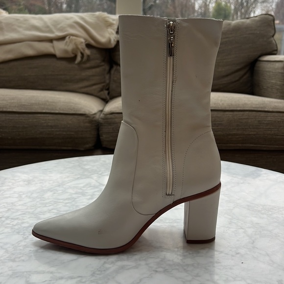 Schutz. Anaflor Pearl Tumbled Leather Boot. 7.5 - Picture 9 of 14
